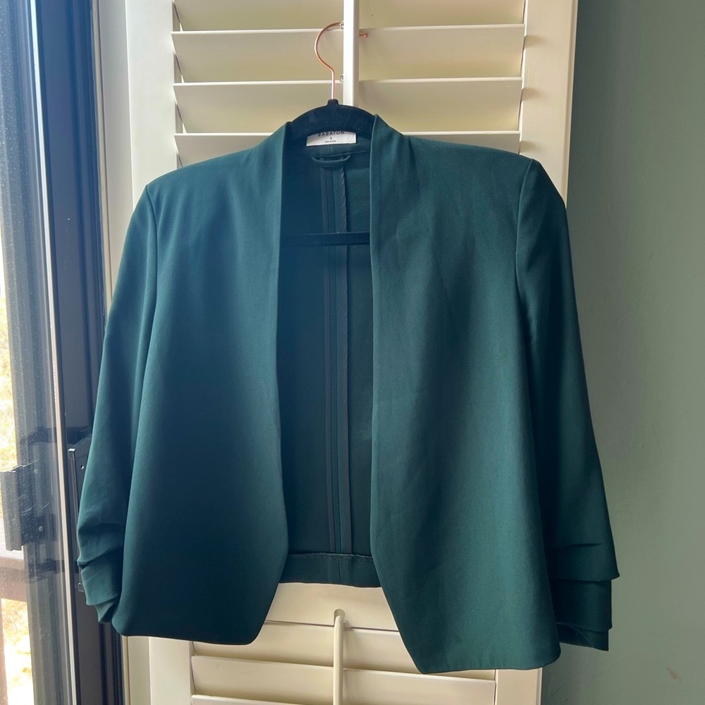 Aritzia BABATON power blazer in green, size 2